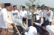 Wujud Peduli Lingkungan, Ponpes Ihyaul Ulum Peringati Hari Santri dengan Tanam Pohon