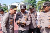 Pastikan Tak Ada Aplikasi Judi Online, Ponsel Anggota Polres Gresik Dicek