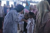 Baznas Gresik Salurkan Santunan Anak Yatim Senilai Rp 100 Juta dan Beras ke Dhuafa 2,5 Ton