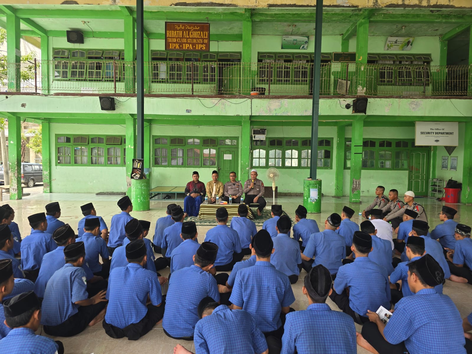 Gandeng Ponpes Mambaus Sholihin, Satlantas Polres Gresik Edukasi Santri Tingkatkan Keselamatan Berlalu Lintas