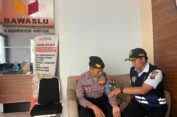 Petugas Polres Gresik yang Jaga di KPU dan Bawaslu Gresik Jalani Pemeriksaan Kesehatan