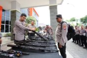 Wakapolres Gresik Pimpin Pemeriksaan Senjata Api