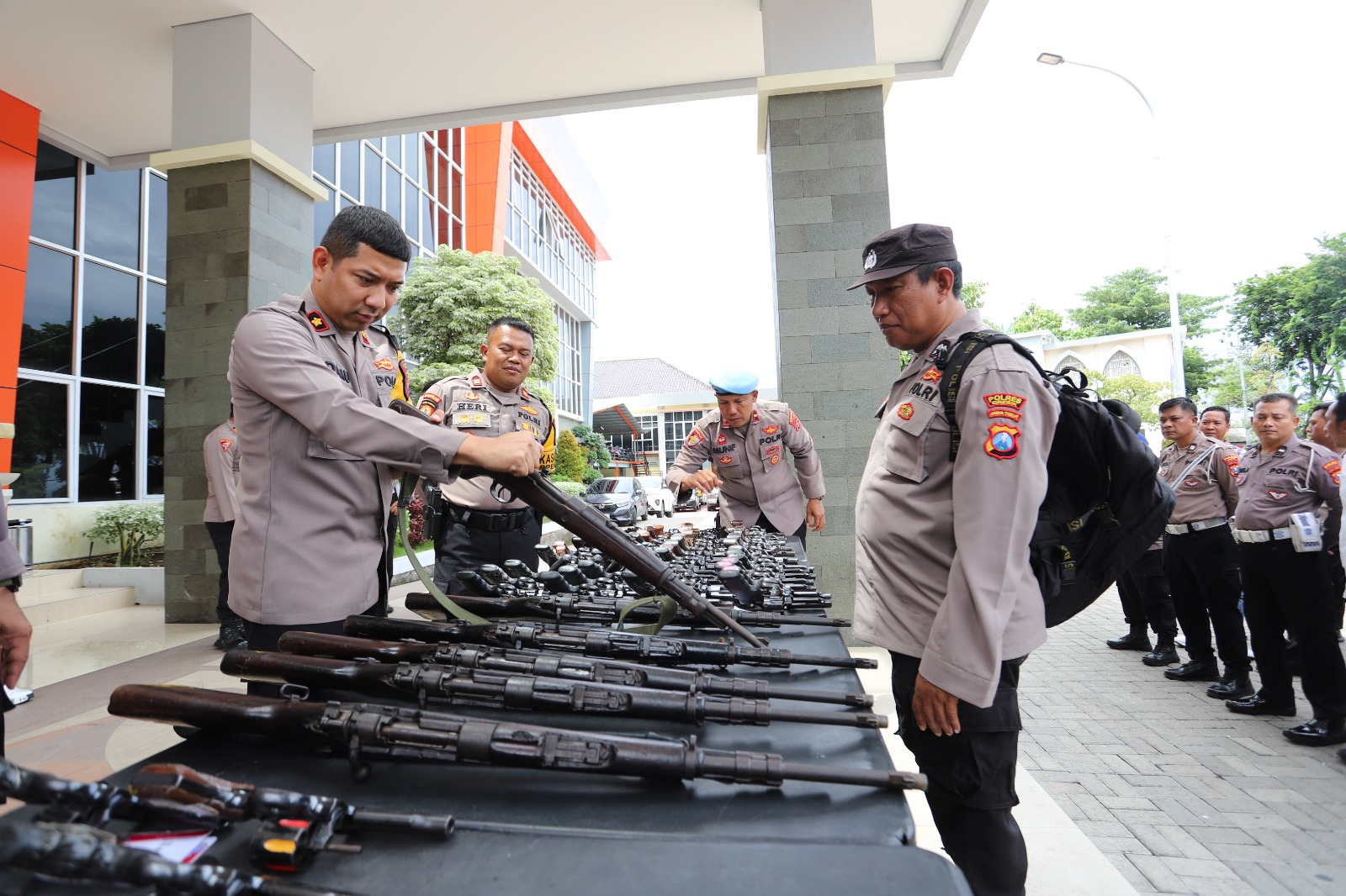 Wakapolres Gresik Pimpin Pemeriksaan Senjata Api