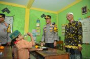 Polres Gresik Bagikan 125 Paket MBG ke Siswa MI Ma’arif Al -Hasani