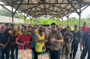 Anggota DPR RI Jiddan Gelontor 15.000 Bingkisan Lebaran untuk Warga Gresik-Lamongan