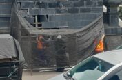 DLH Gercep Perbaiki  Dinding Tugu Selamat Datang di Perbatasan yang Rusak