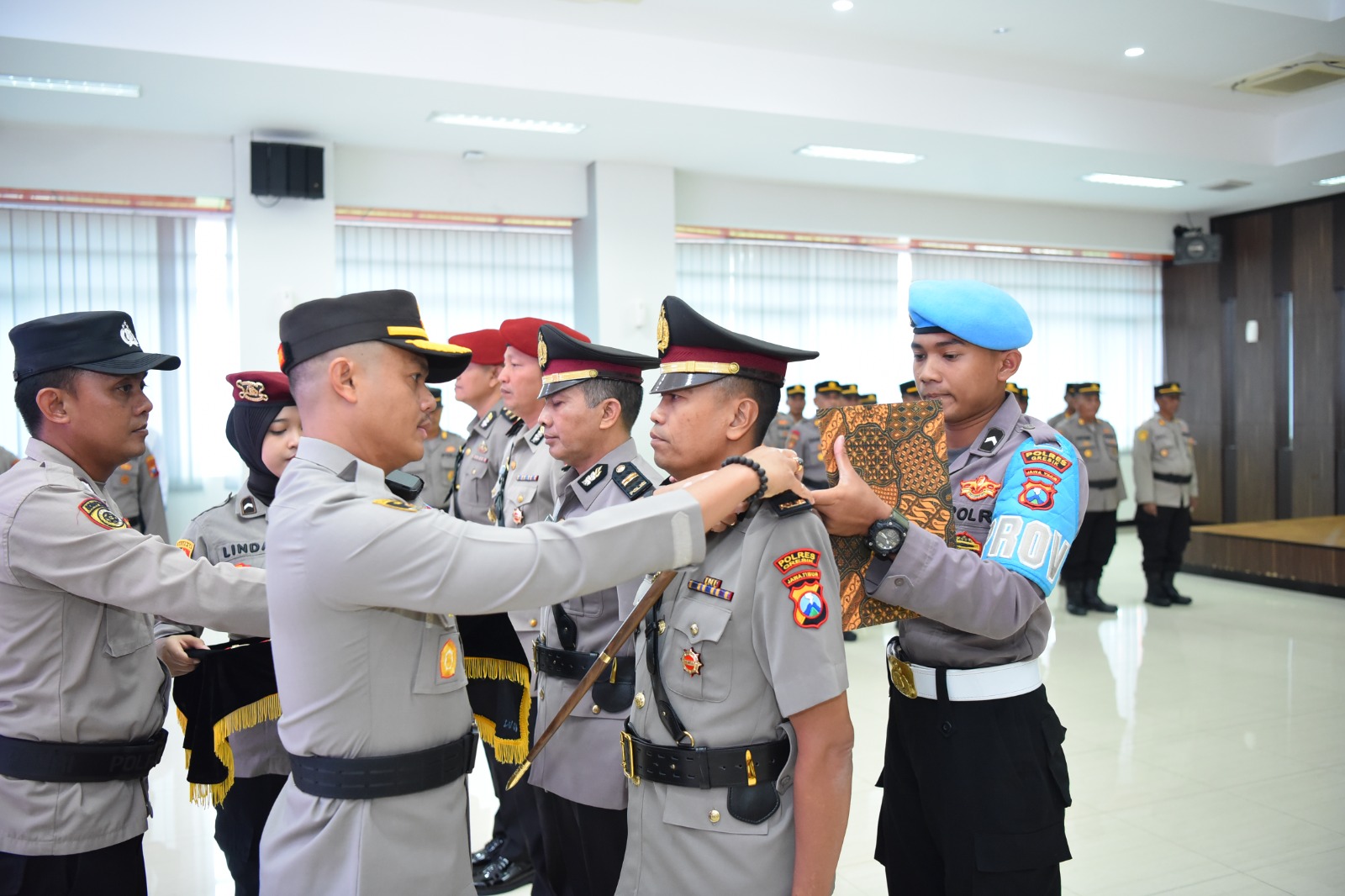 Polres Gresik Gelar Sertijab Kasat Resnarkoba dan Kasat Tahti