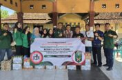IDI – IIDI Gresik Kolaborasi Bagi Sembako ke Korban Banjir Kali Lamong di Balongpanggang