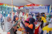 Emak-emak Antusias Borong Sembako Murah di GPM