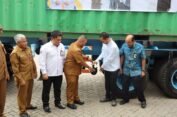 Bupati Gresik Lepas Ekspor Pakan Ternak Produk UMKM ke Malaysia