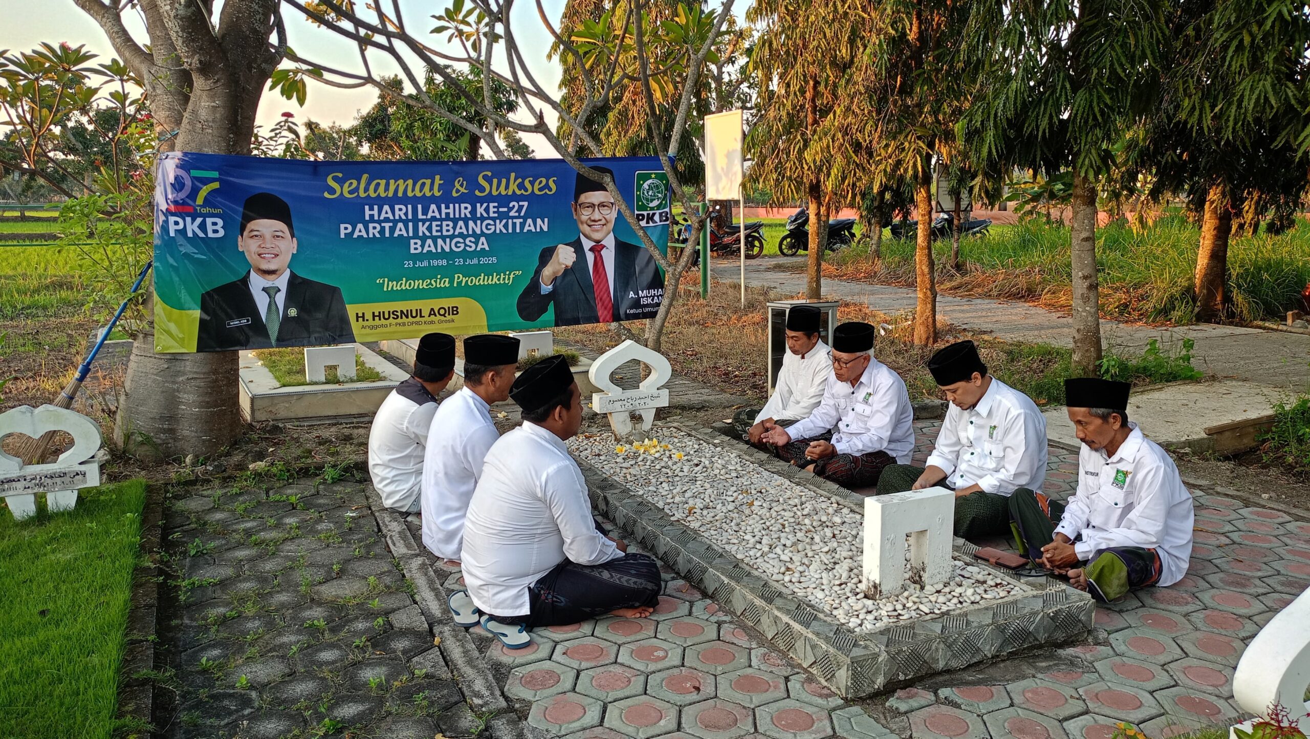 Peringati Harlah PKB ke- 27, Kader di Gresik Ziarah ke Makam Ulama