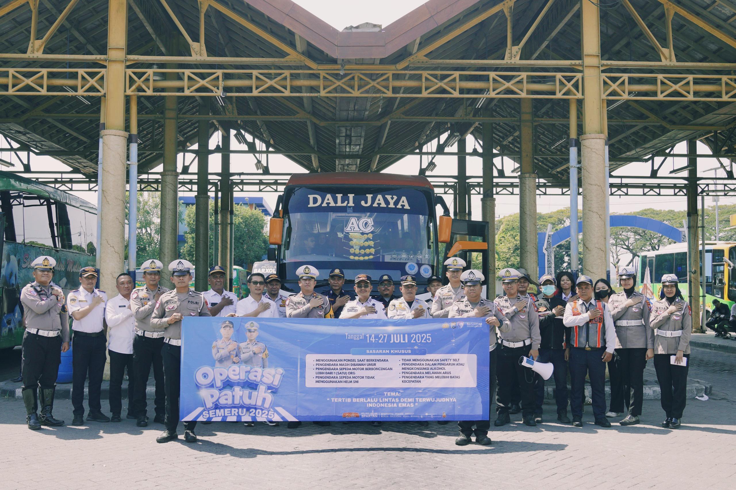 Dua Bus Ditilang Setelah Petugas Gabungan Gelar Rampcheck di Terminal Bunder