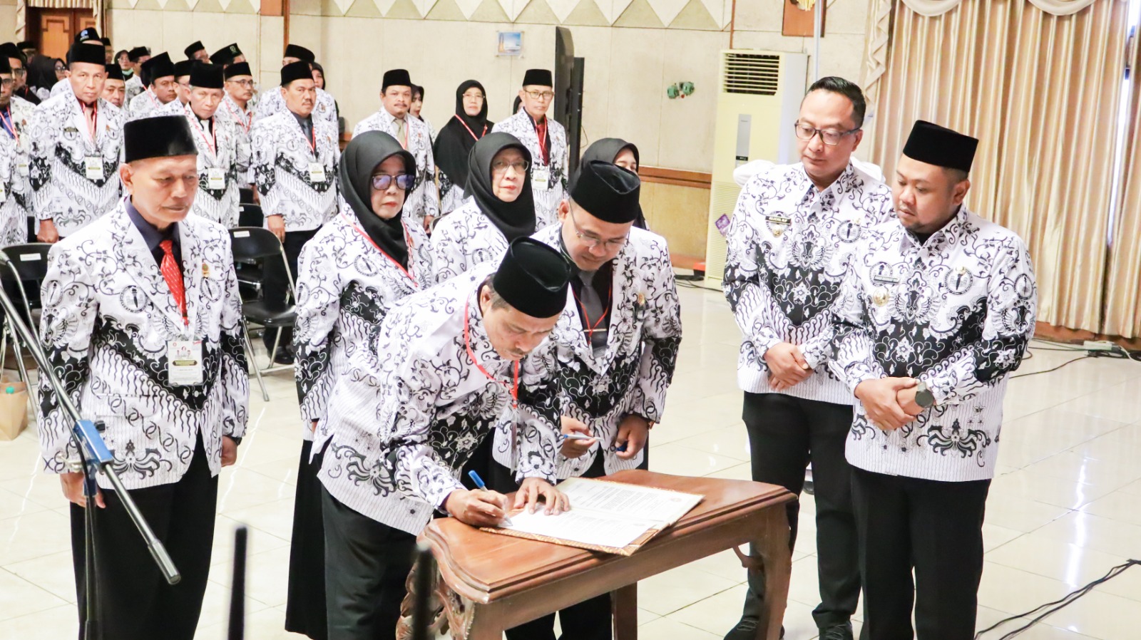 Bupati Minta Guru Atensi Kualitas Lulusan Siswa  di Gresik