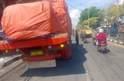 Polres Gresik Tilang 5 Truk Langgar Jam Operasional dan KTL