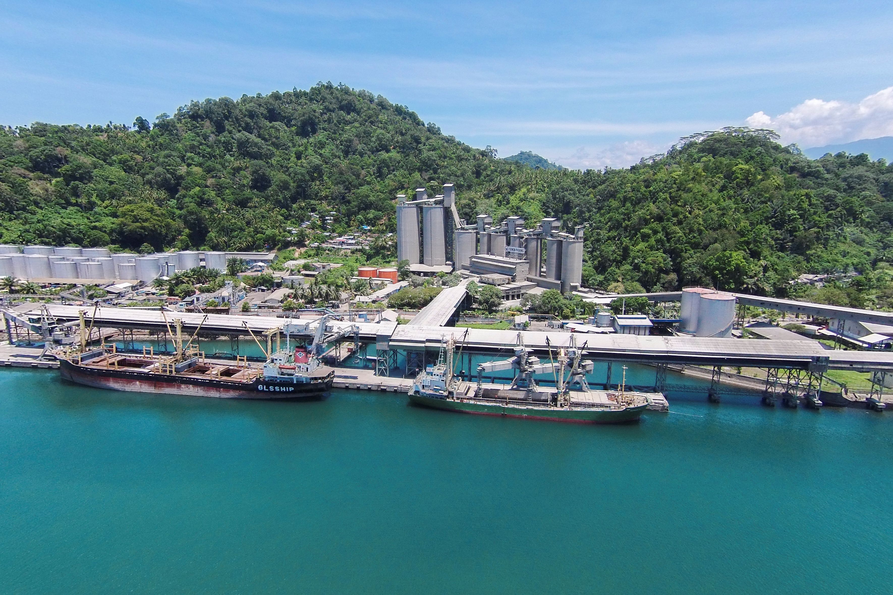SIG  Ekspor 11.275 MT Semen ke Reunion Island, Prancis