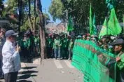 Ratusan Buruh PT Indonesia Marina Shipyard Geruduk DPRD Gresik