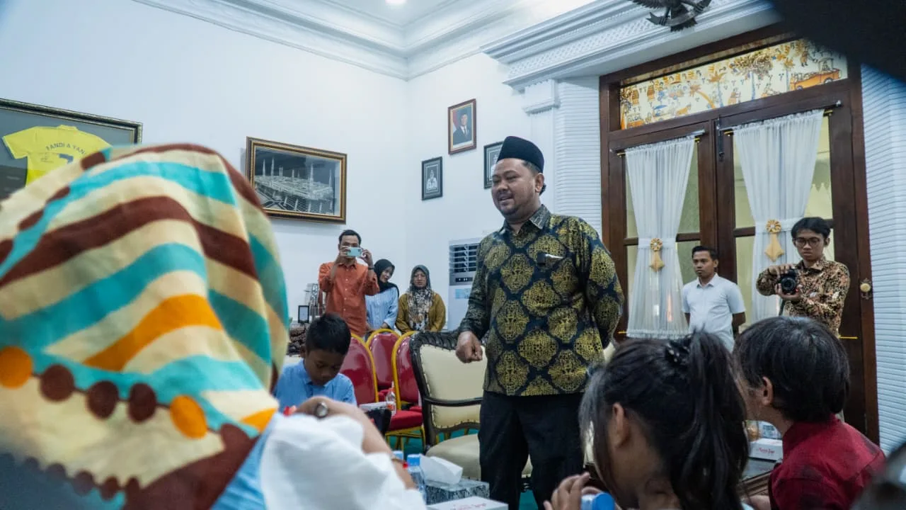 Pemkab Gresik Pulangkan Enam Anak PMI dari Malaysia