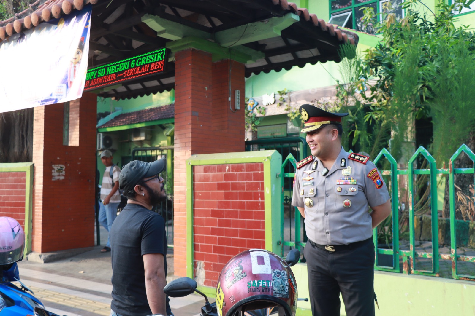 Kapolres Gresik Turun Langsung Pantau Arus Lalin di Hari Pertama Masuk Sekolah