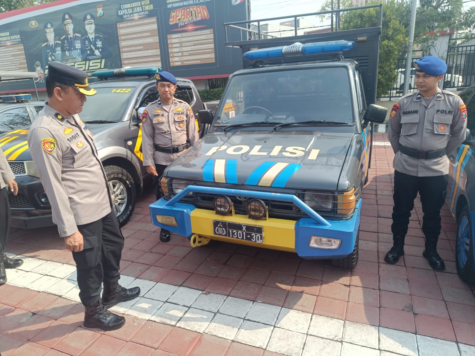 Bid Log Polda Jatim Periksa Kendaraan Operasional Polres Gresik