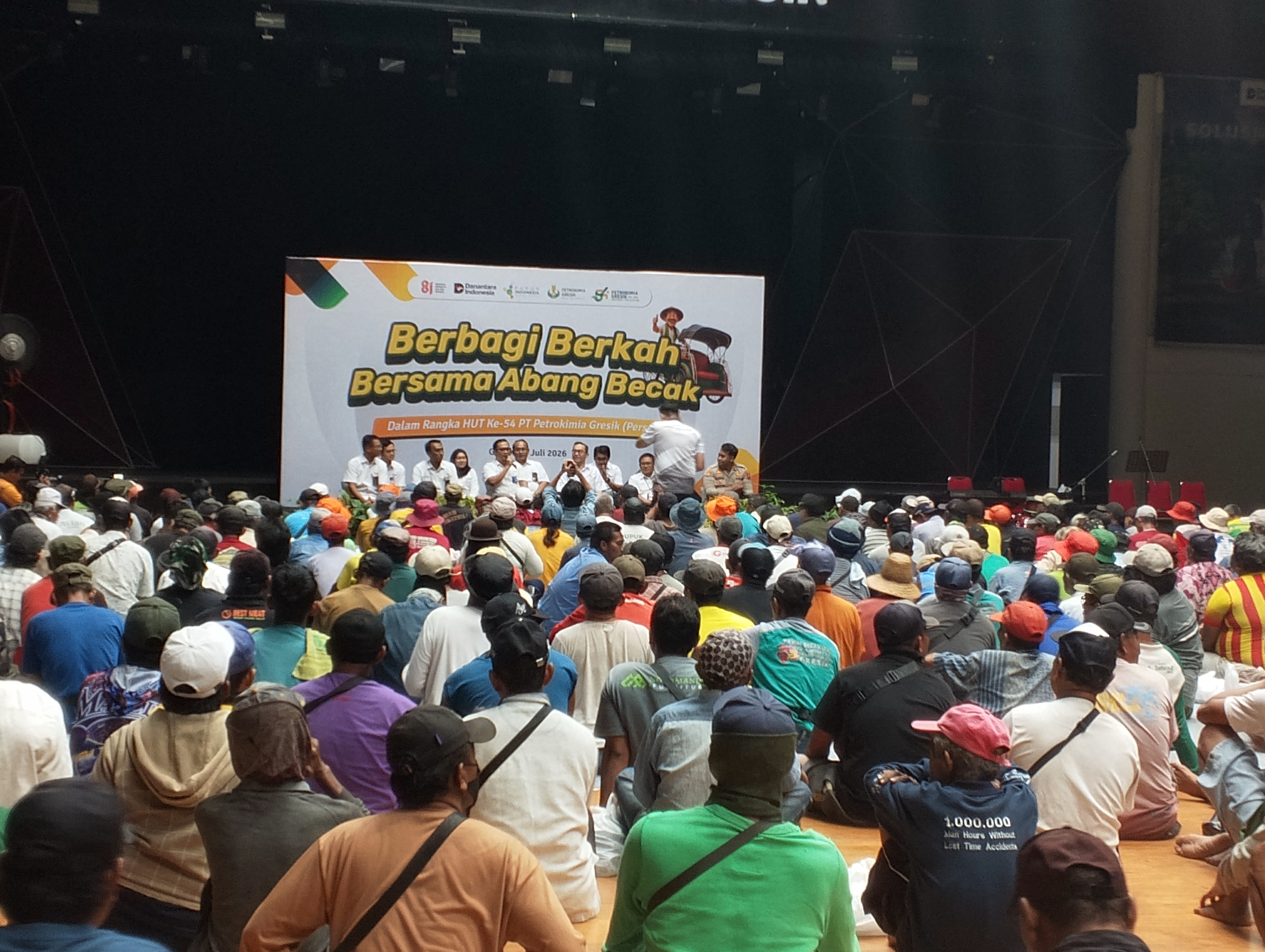 Ratusan Abang Becak Kecipratan Berkah Petrokimia Gresik
