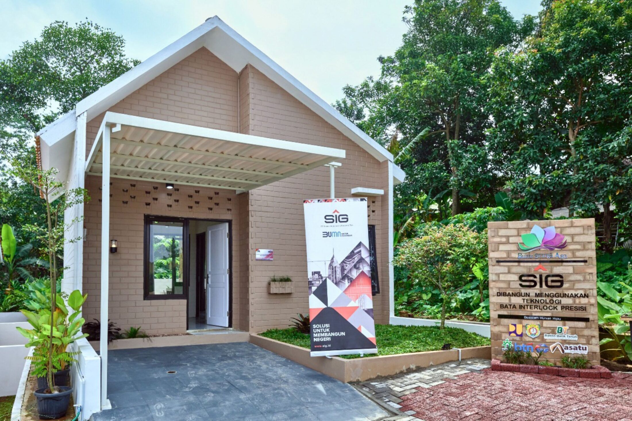 SIG Pamerkan Inovasi Bata Interlock Presisi di Danantara Housing Expo 2026