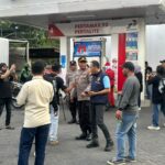 Ojol Gresik dan Warga Terima Bantuan Sembako dan BBM Gratis