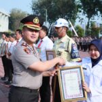 Enam Personel Satreskrim dan Dua Warga, Terima Penghargaan dari Polres Gresik