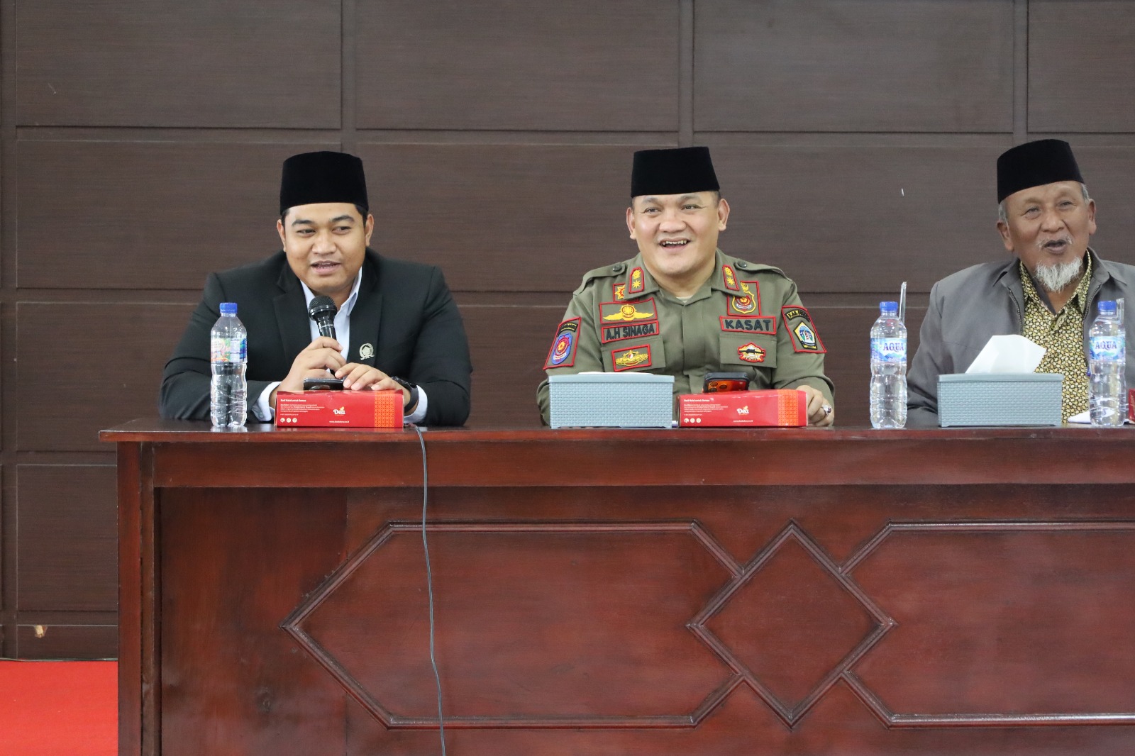 Satpol PP Gresik Gandeng MUI dan DPRD Gresik  Bina 30 Pemilik Warung