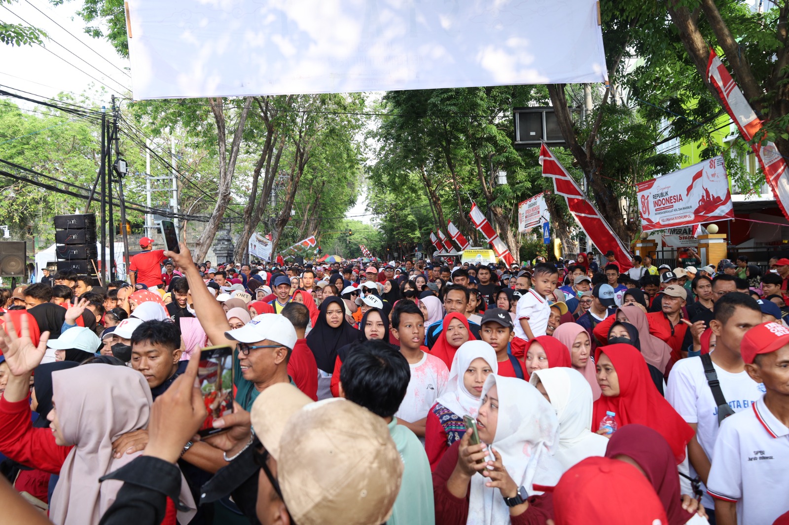 Ribuan Peserta Ikuti Jalan Sehat HUT RI ke-81 yang Digelar Pemkab Gresik
