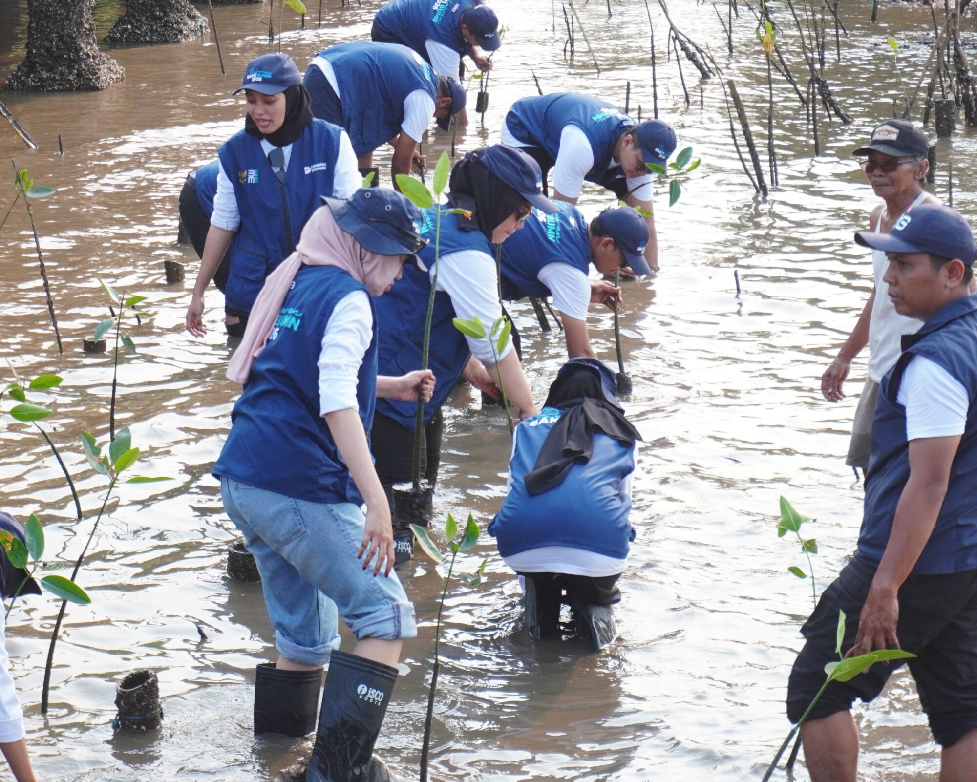 SIG Ajak 10 RBB Lanjutkan Pelestarian Pantai Bahak Probolinggo