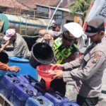 Polres Gresik Gelontor Air Bersih di Tiga Desa Terdampak Kekeringan di Balongpanggang