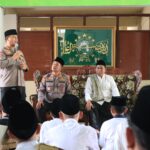 Safari Jumat ke Pesantren,  Kapolres Gresik Ajak Santri Jauhi Narkoba dan Bijak Bermedsos