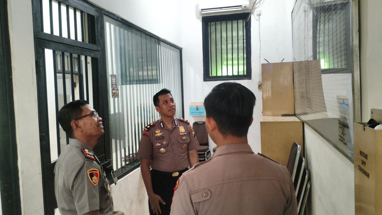 Pastikan Keamanan dan  Kesehatan Tahanan, Wakapolres Gresik Cek Langsung Rutan Sat Tahti
