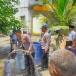 Polsek Panceng dan Pemkab Gresik Salurkan Air Bersih untuk Warga