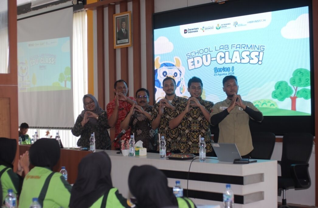 Petrokimia Gresik Melalui School Lab Farming Ajarkan Siswa Terapkan Pertanian Presisi
