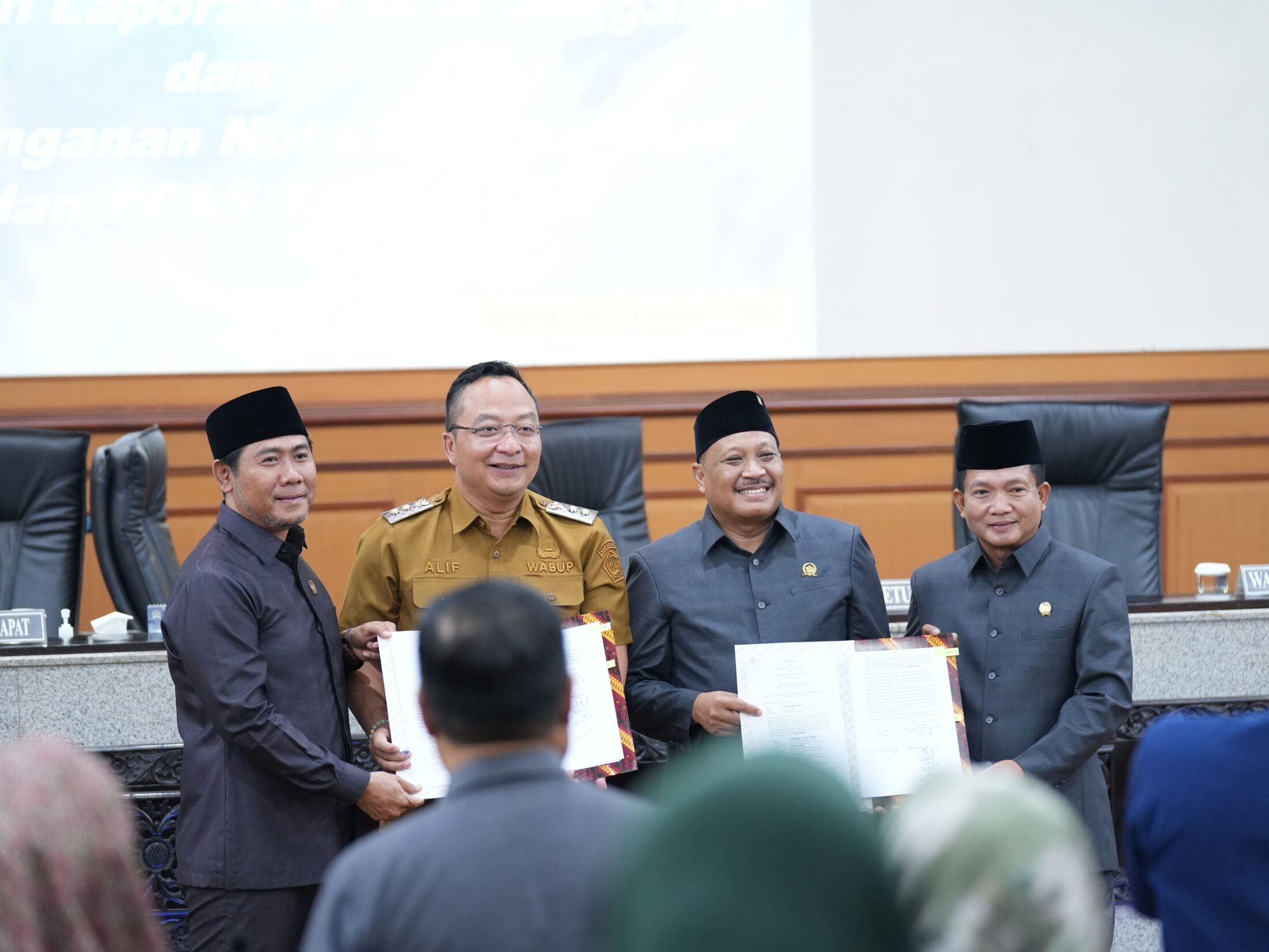 KUA PPAS 2027 Ditandatangani, DPRD Gresik  Rekomendasikan Pemkab Penuhi Bansos untuk Marbot, Penjaga Makam dan Guru Ngaji