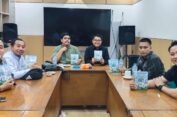 Rayakan Hari Santri 2026, DPC PKB Gresik Bagi Buku ke Santri hingga Bantuan Air Bersih ke Desa Kekeringan